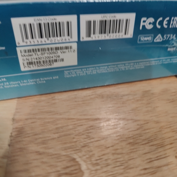 New TP-Link TL-SF1005D 5-Port 10/100Mbps Fast Ethernet  Desktop Switch - Sealed - Picture 4 of 5